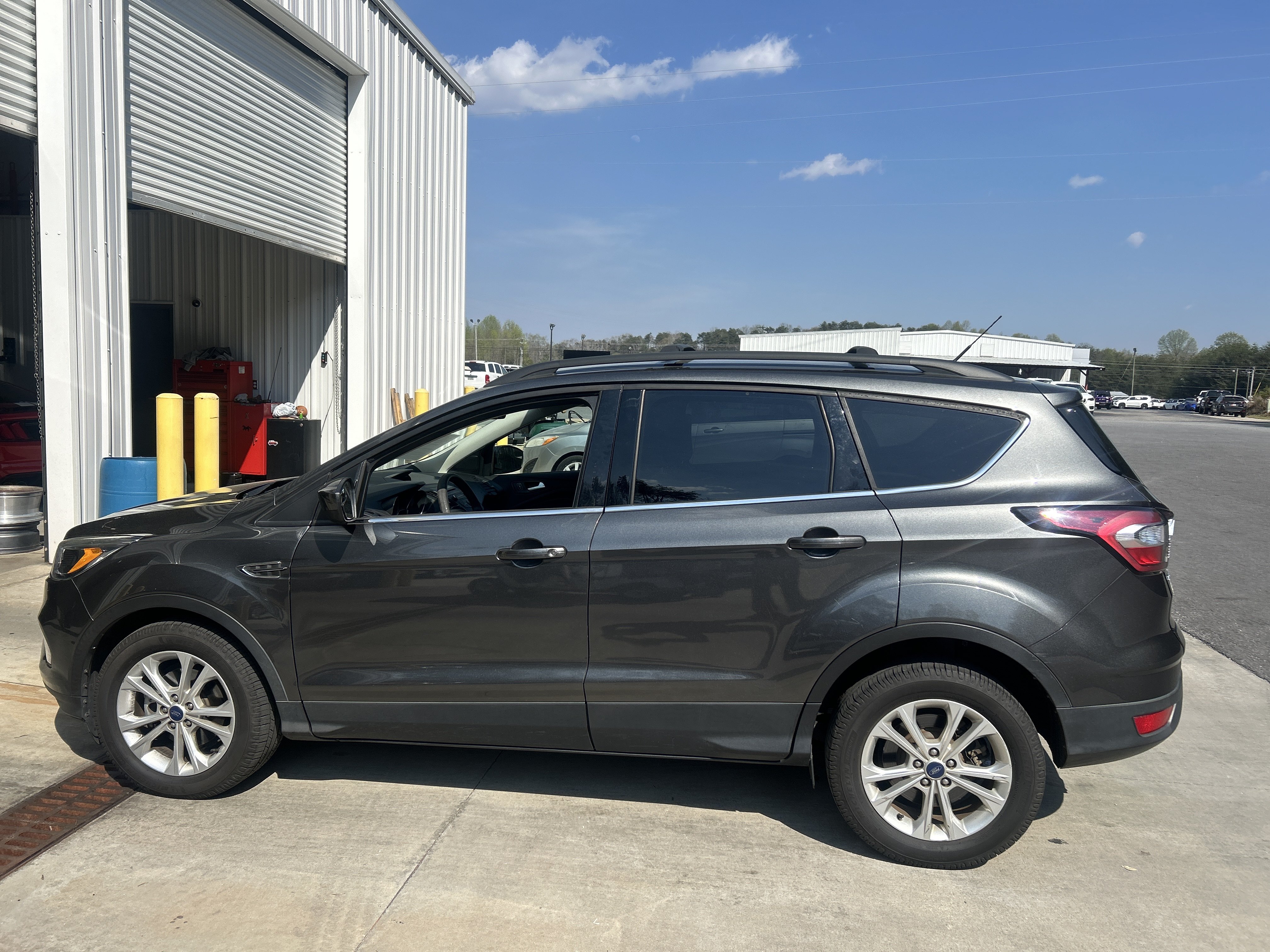 Used 2018 Ford Escape SE FWD image 3