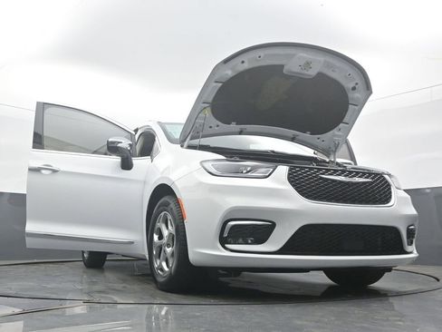 Used 2023 Chrysler Pacifica Limited AWD/4WD image 60