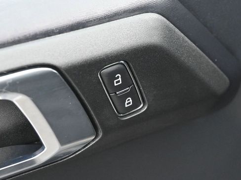 Used 2025 Ford Bronco Badlands image 9