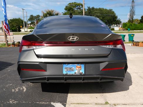 Used 2024 Hyundai Elantra SEL FWD image 6
