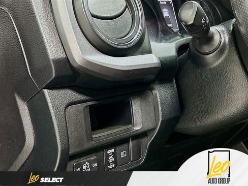 Used 2018 Toyota Tacoma TRD Off-Road image 10