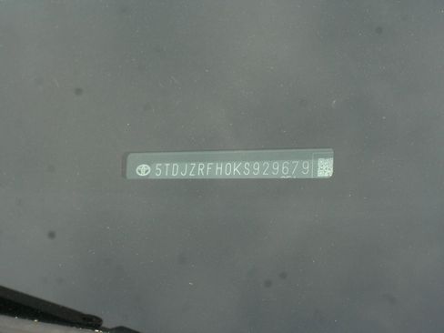 Used 2019 Toyota Highlander XLE AWD/4WD image 21