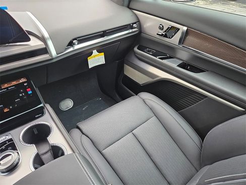 New 2026 Cadillac Vistiq Sport w/ LPO, Floor Liner Package image 15