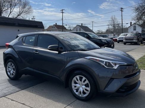 Used 2019 Toyota C-HR LE image 2