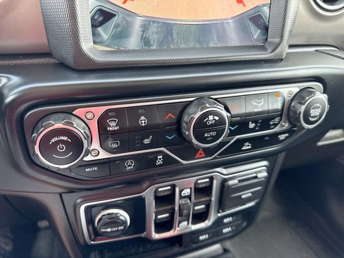 Used 2023 Jeep Gladiator Sport AWD/4WD image 18