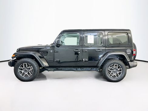 Used 2025 Jeep Wrangler Sahara image 4