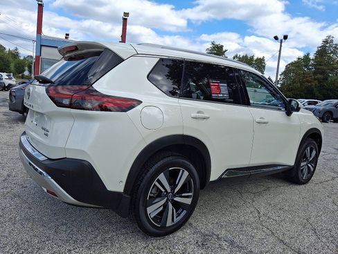 Certified 2022 Nissan Rogue Platinum w/ Head-Up Display Package image 6