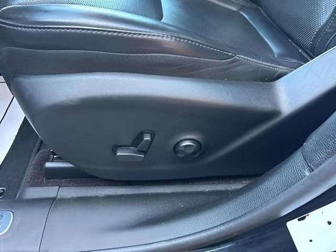 Used 2019 Jeep Cherokee Limited image 9