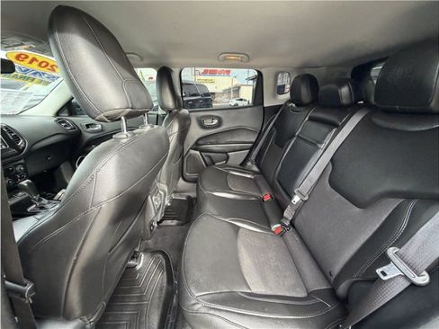 Used 2019 Jeep Compass Latitude FWD image 21