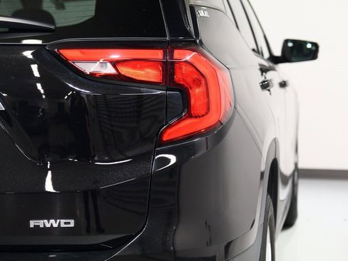 Used 2019 GMC Terrain SLE w/ Driver Convenience Package image 12