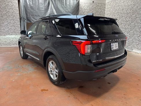 Used 2025 Ford Explorer Active image 5