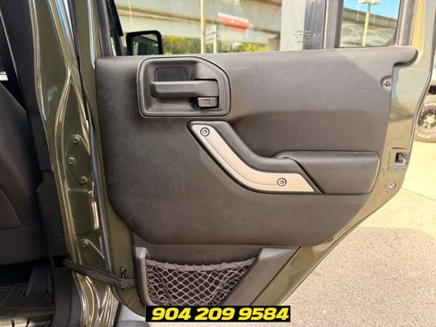 Used 2015 Jeep Wrangler Unlimited Rubicon w/ Dual Top Group AWD/4WD image 28