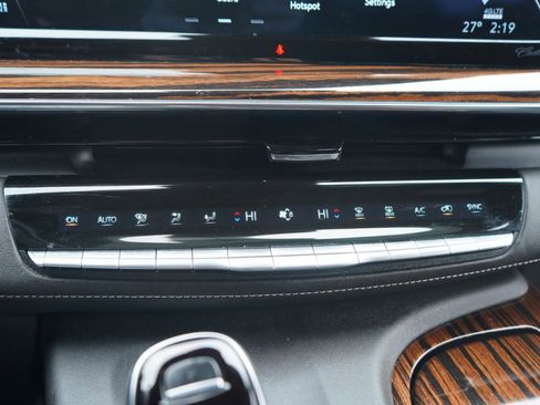 Used 2022 Cadillac Escalade Luxury image 37