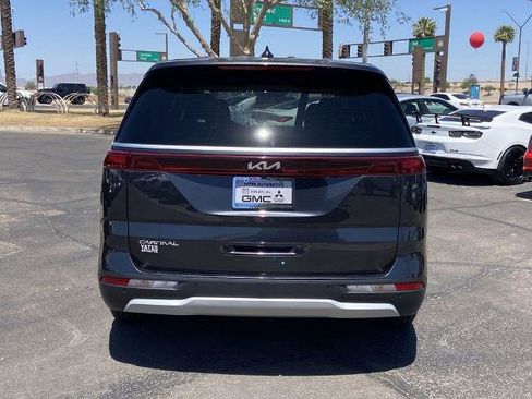 Used 2023 Kia Carnival LX FWD image 5