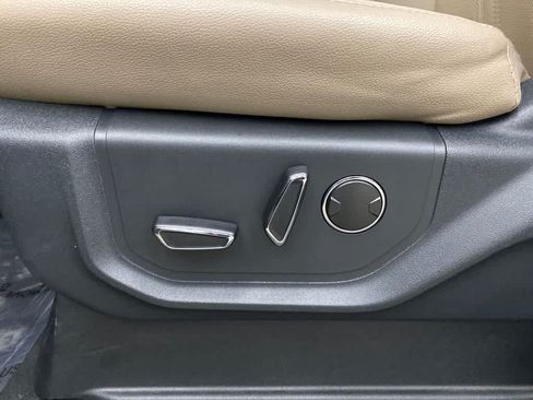 Used 2024 Ford Expedition Limited AWD/4WD image 18