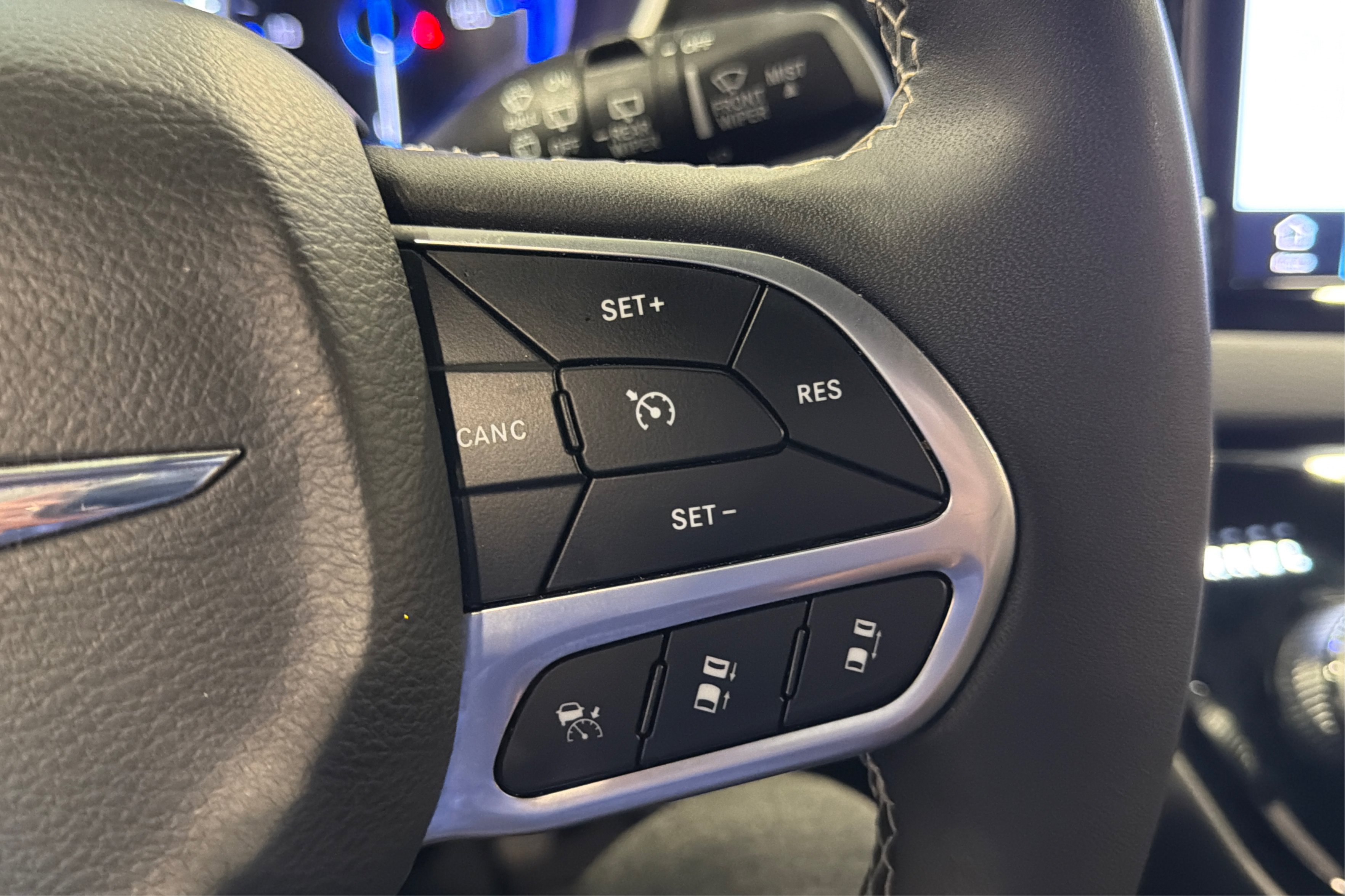 Used 2026 Chrysler Pacifica Select FWD image 25