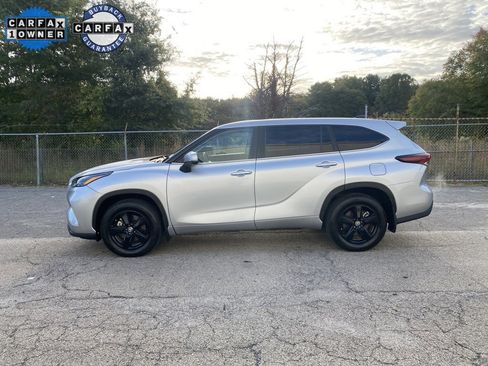 Used 2024 Toyota Highlander LE image 5