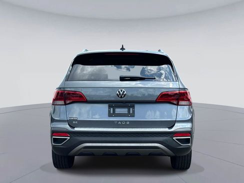Used 2023 Volkswagen Taos SE w/ Panoramic Sunroof Package FWD image 4