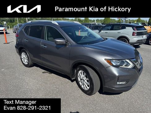 Used 2017 Nissan Rogue SV w/ Sun & Sound Touring Package FWD image 3