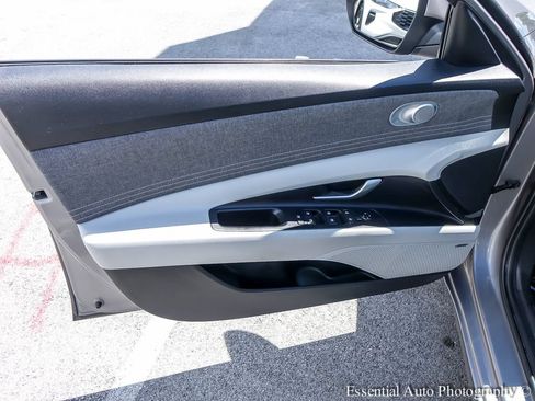 Used 2023 Hyundai Elantra Limited FWD image 19