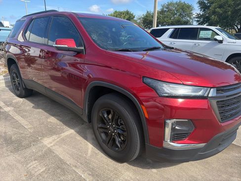 Used 2022 Chevrolet Traverse LT FWD image 1