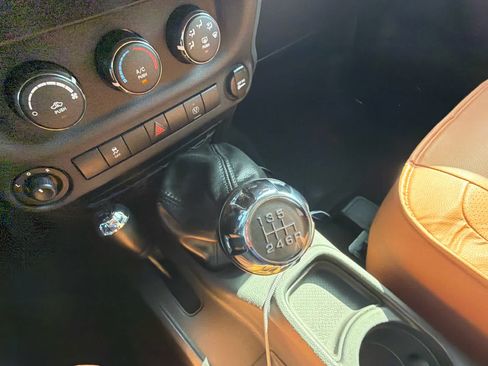 Used 2016 Jeep Wrangler Sahara w/ Connectivity Group AWD/4WD image 6
