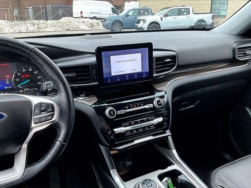 Certified 2022 Ford Explorer Limited w/ Equipment Group 301A image 6