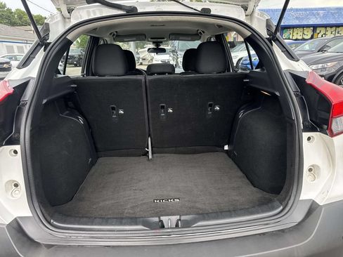 Used 2020 Nissan Kicks SV FWD image 9