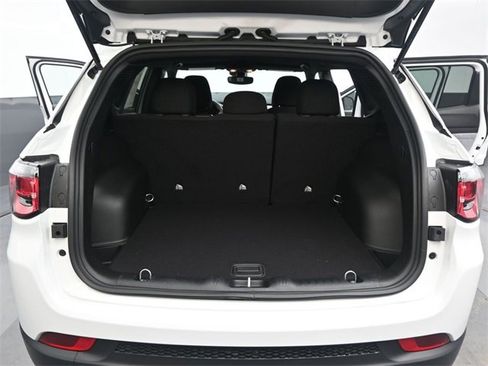 Used 2025 Jeep Compass Sport image 18