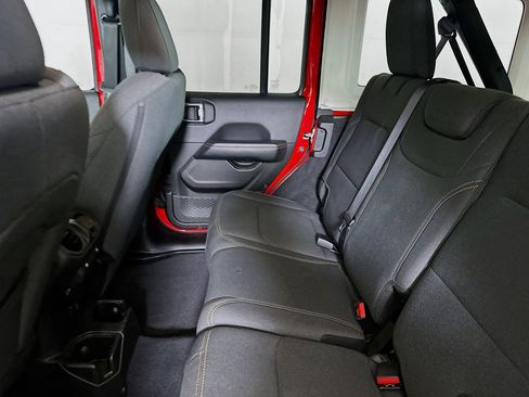 Used 2025 Jeep Wrangler Unlimited Sahara AWD/4WD image 26