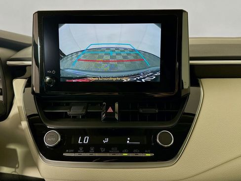 Used 2025 Toyota Corolla LE image 13