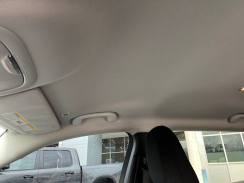 Used 2019 Jeep Cherokee Latitude w/ Popular Appearance Group FWD image 24