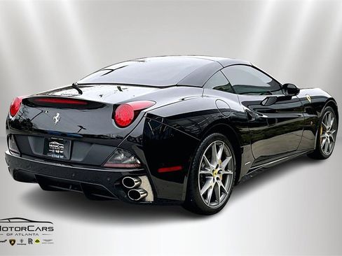 Used 2013 Ferrari California image 12