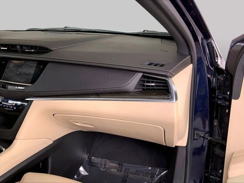 Used 2017 Cadillac XT5 FWD image 19