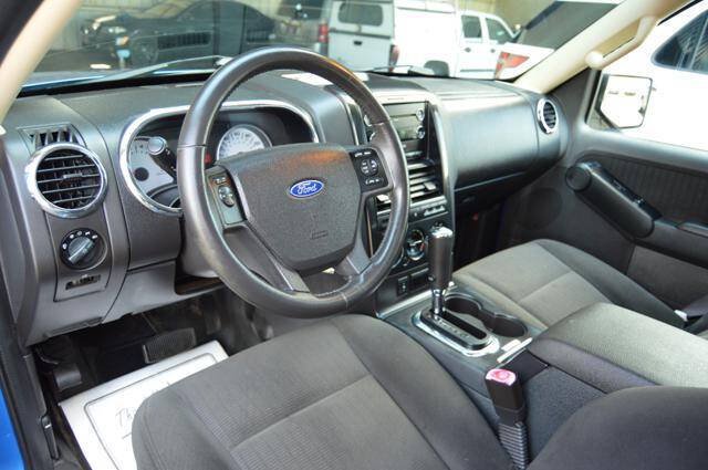 Used 2010 Ford Explorer Sport Trac XLT AWD/4WD image 5
