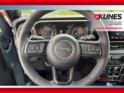 Used 2026 Jeep Wrangler Unlimited Rubicon AWD/4WD image 41