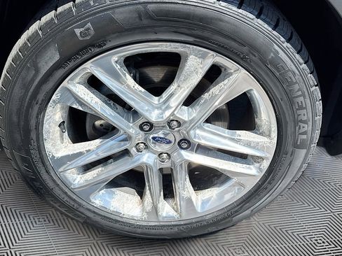 Used 2016 Ford Explorer XLT w/ Equipment Group 202A AWD/4WD image 29