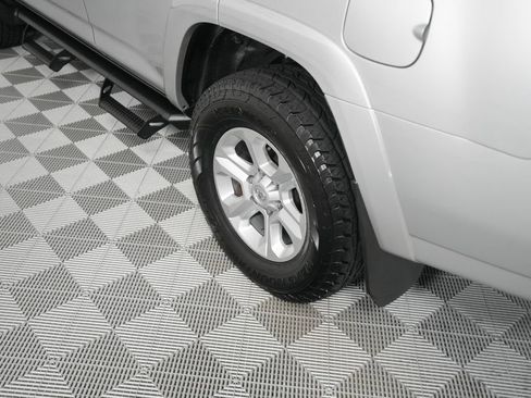 Used 2021 Toyota 4Runner SR5 Premium w/ Moonroof Package AWD/4WD image 8