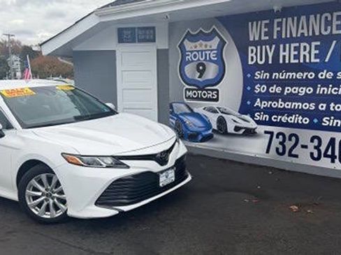 Used 2018 Toyota Camry LE image 1