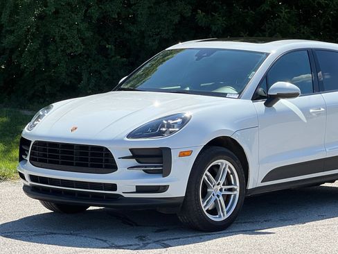 Certified 2021 Porsche Macan AWD/4WD image 12