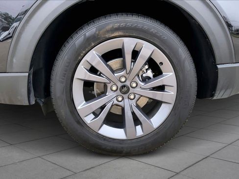 Used 2023 Ford Explorer XLT w/ Equipment Group 202A image 11