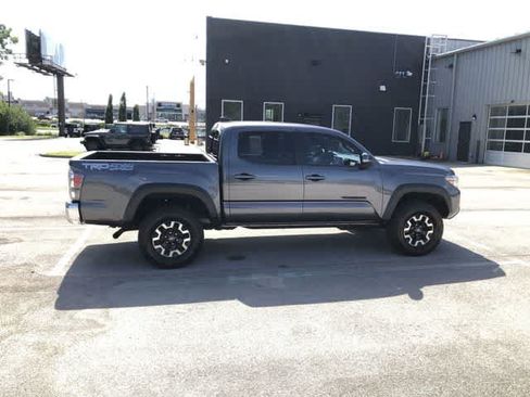 Used 2021 Toyota Tacoma TRD Off-Road AWD/4WD image 7