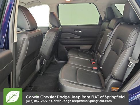 Used 2025 Nissan Pathfinder SL image 31