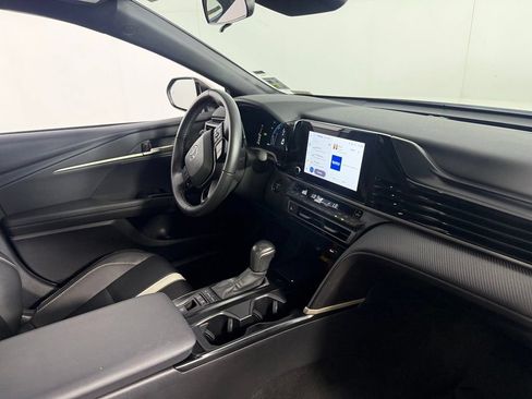 Used 2025 Toyota Camry SE FWD image 30