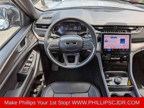 Used 2025 Jeep Grand Cherokee L Limited w/ Luxury Tech Group II AWD/4WD image 15