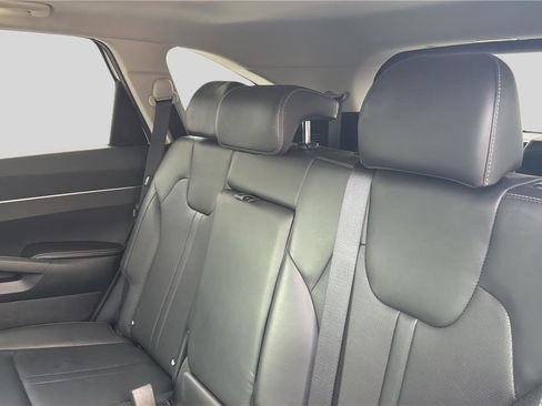 Used 2024 Kia Sorento S w/ Panoramic Sunroof Package FWD image 18