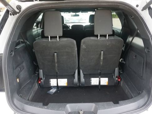 Used 2018 Ford Explorer XLT w/ Equipment Group 201A FWD image 15