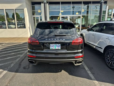 Used 2017 Porsche Cayenne AWD/4WD image 8