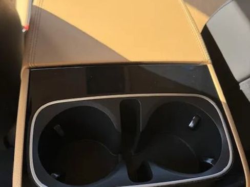 Used 2024 Kia Carnival EX image 25