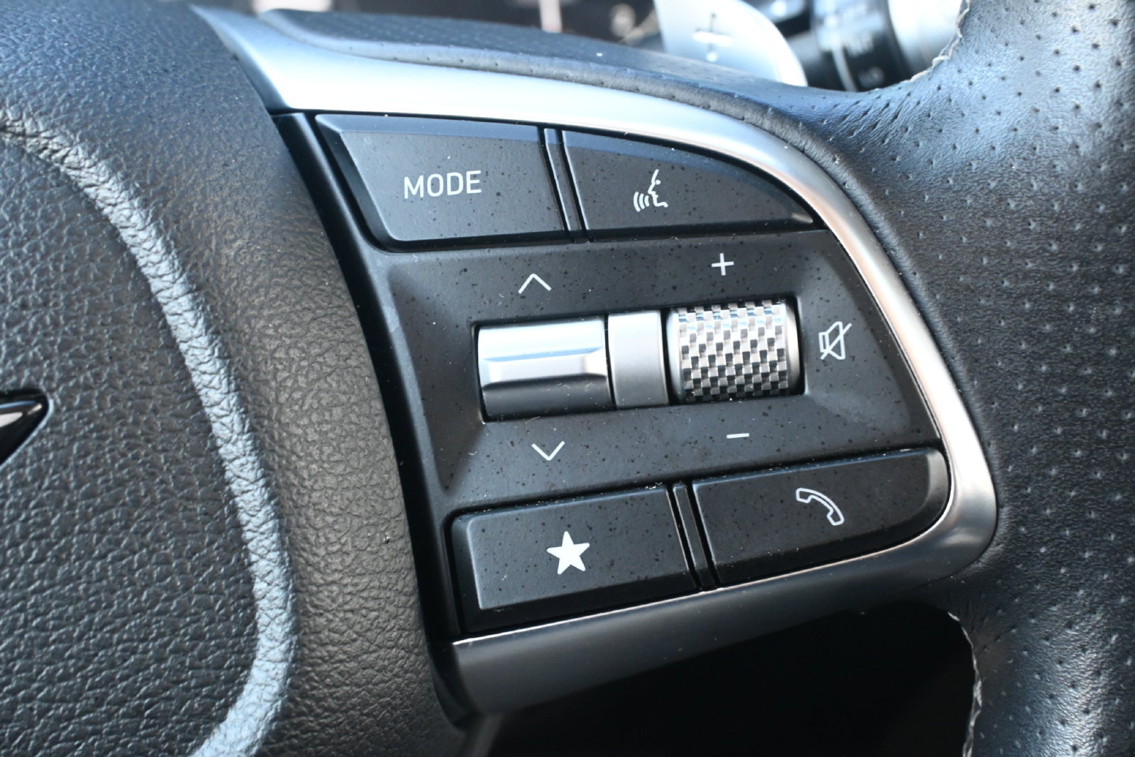 Used 2025 Genesis G70 2.5T RWD image 15